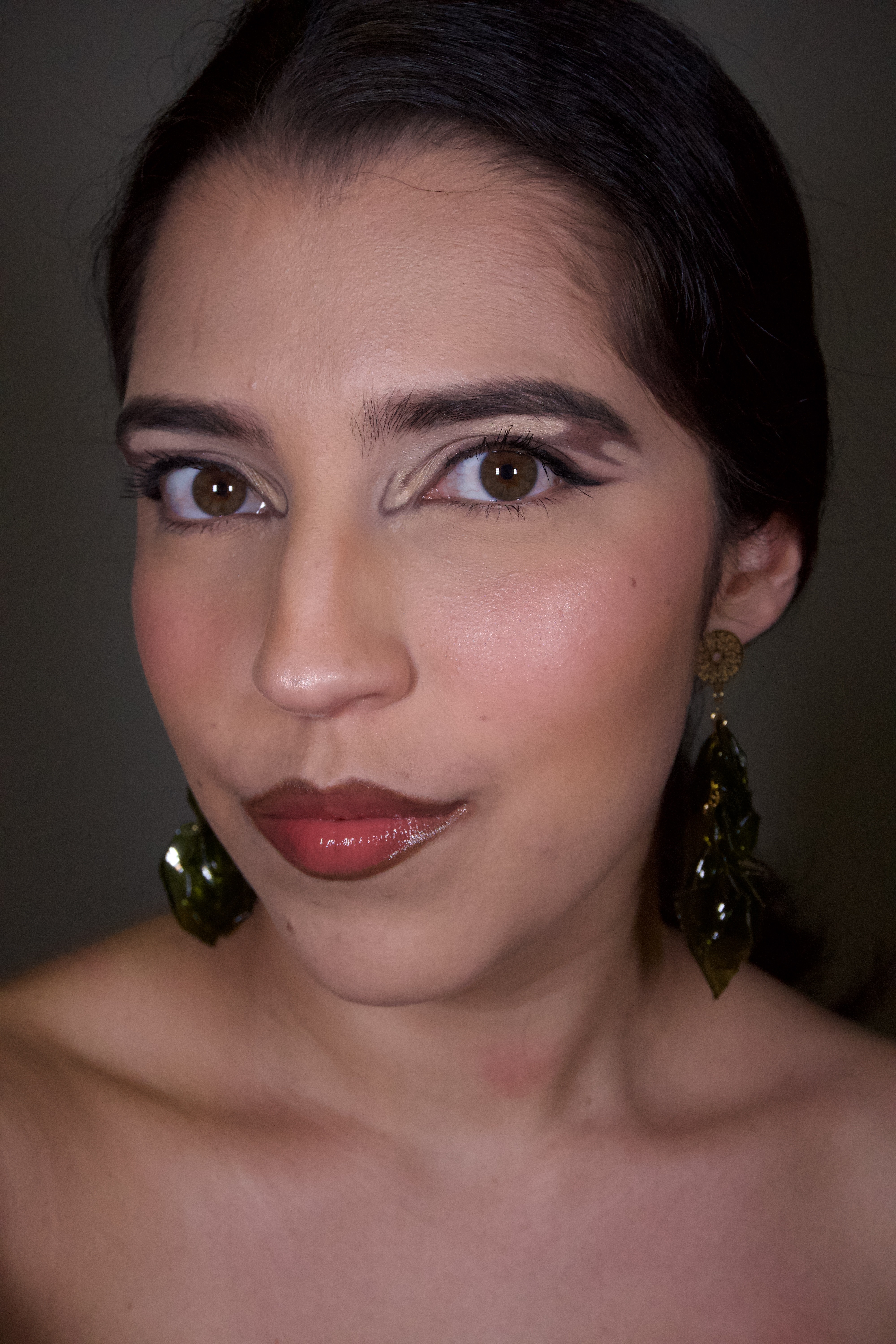 Maquillaje en tonos cafés — imagen 1 de 1