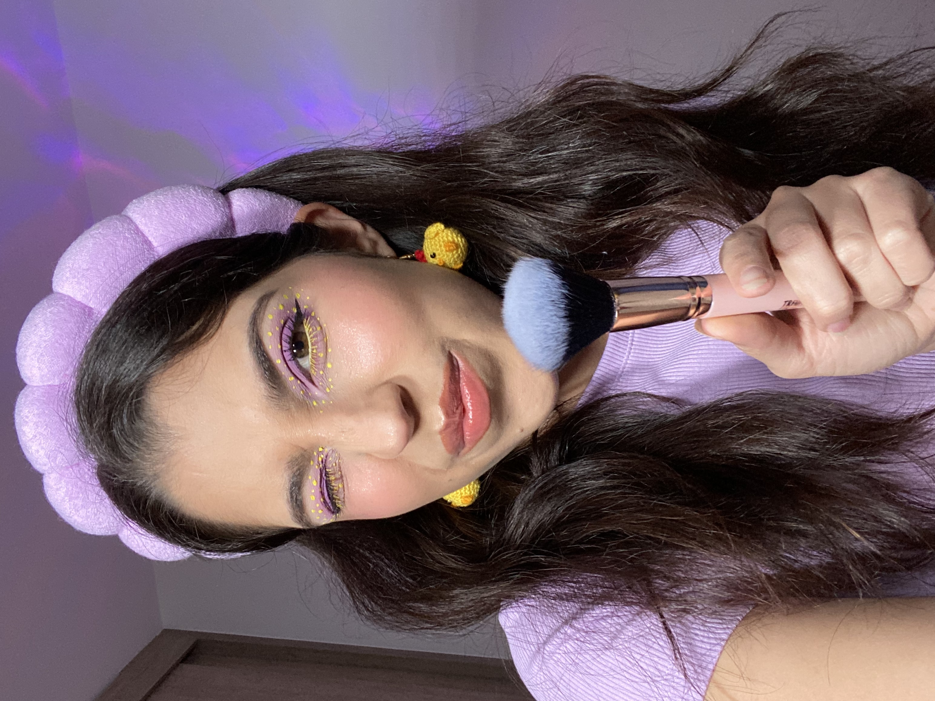 Maquillaje morado — imagen 1 de 1